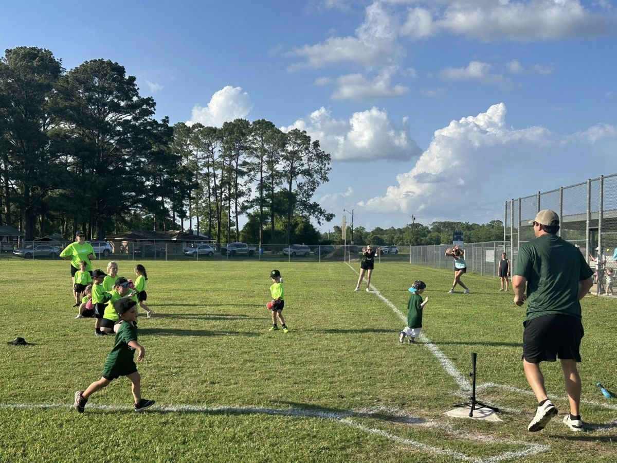 kids playing t-ball